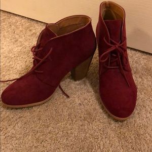 Cute burgundy booties.